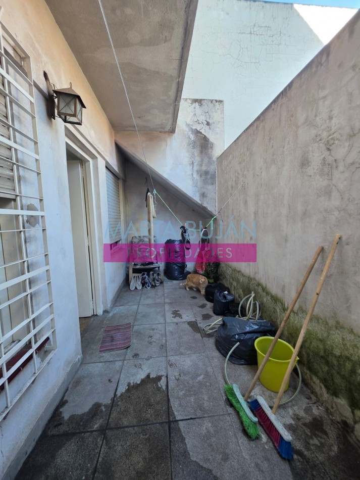 VENTA CASA IDEAL 2 FAMILIAS. M. CASTRO 2880 REMEDIOS DE ESCALADA