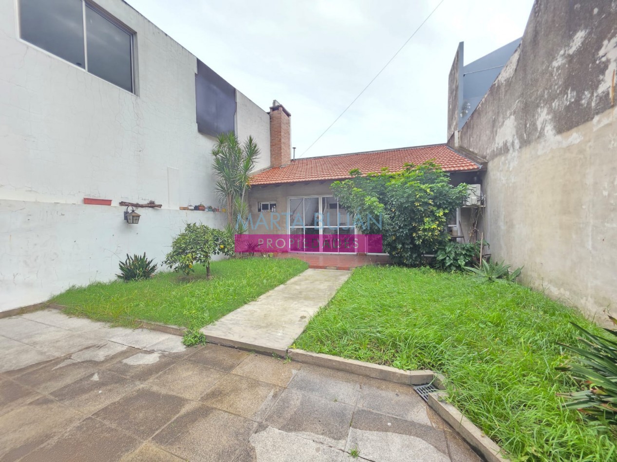 VENTA CASA IDEAL 2 FAMILIAS. M. CASTRO 2880 REMEDIOS DE ESCALADA