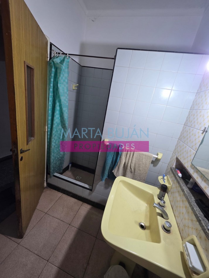 VENTA CASA IDEAL 2 FAMILIAS. M. CASTRO 2880 REMEDIOS DE ESCALADA
