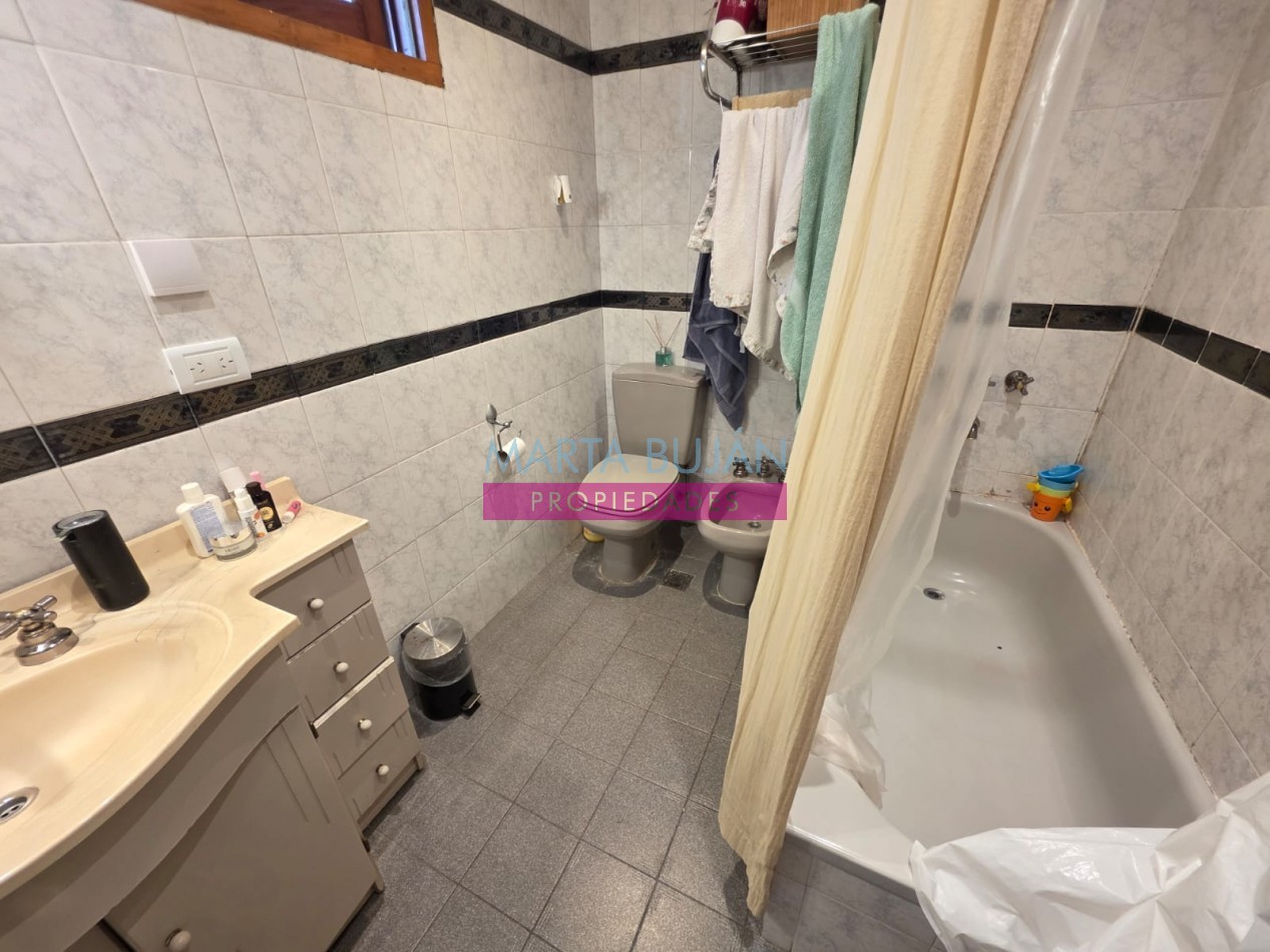 VENTA CASA IDEAL 2 FAMILIAS. M. CASTRO 2880 REMEDIOS DE ESCALADA